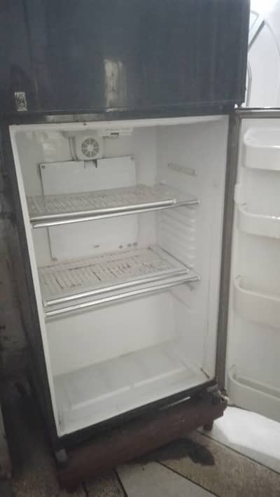 Used Fridge for sale. . scrap dealer kabariya contact krain 03404392166