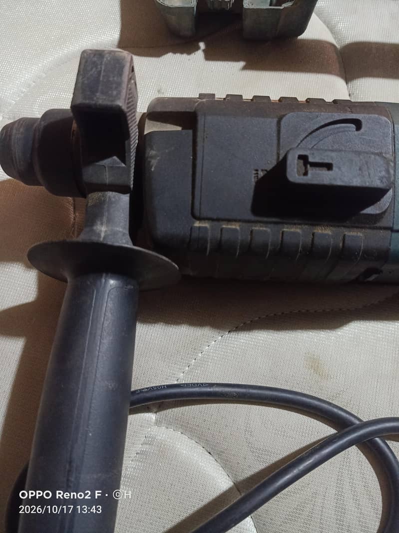 drill machine in excellent condition 3