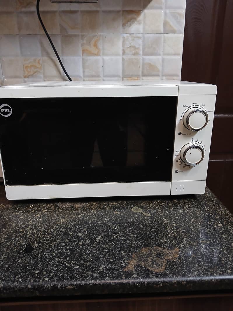 good condition microwave 0