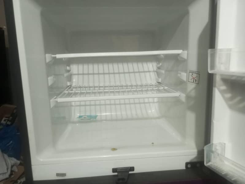 Dawlance Refrigerator / Glass Door Refrigerator / 2 Door Refrigerator 4