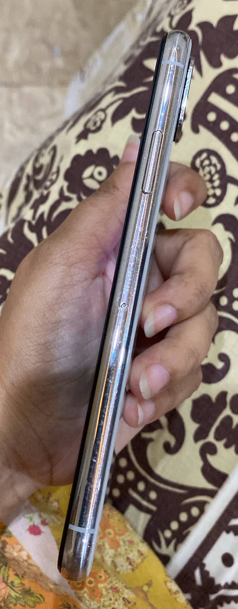 Apple iPhone X 3