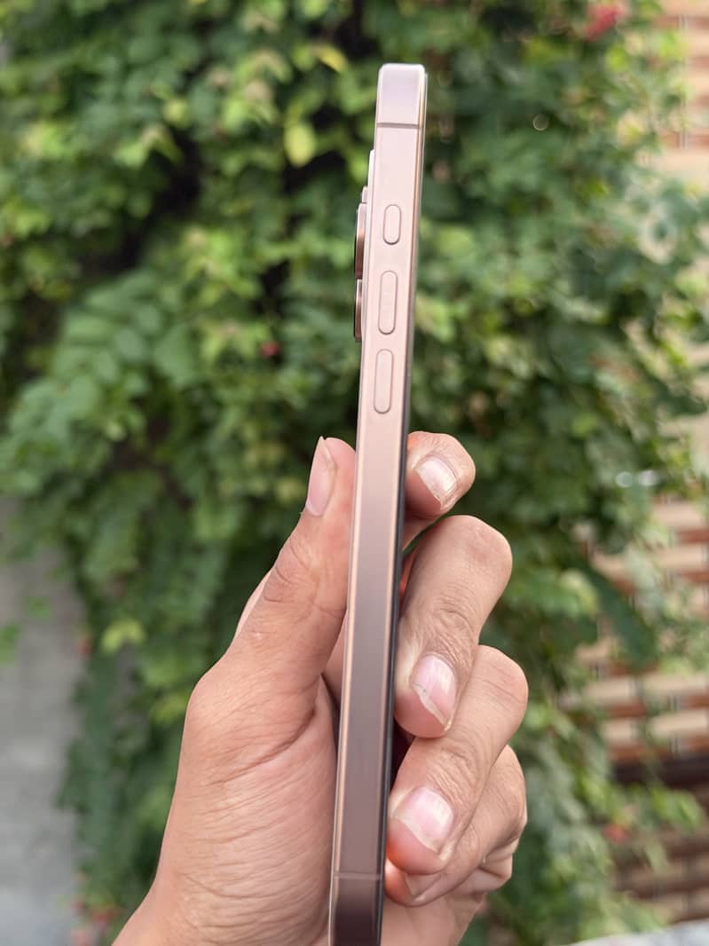 Apple iPhone 16 Pro Max 5
