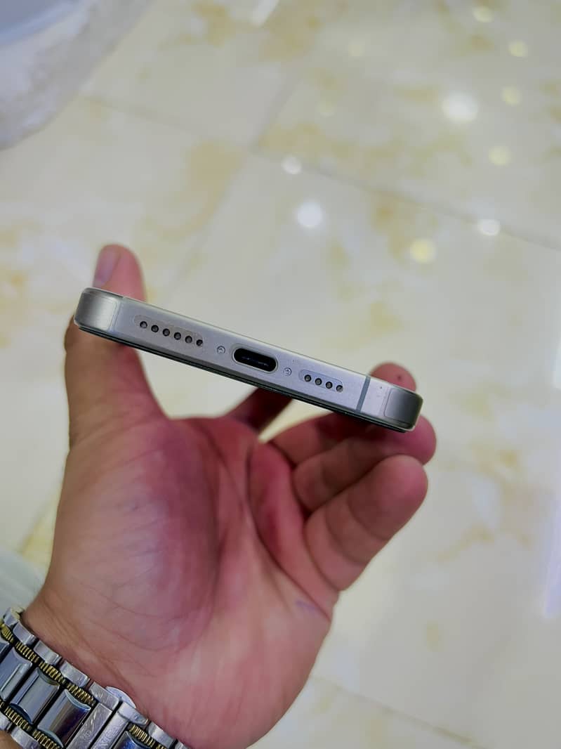 Apple iPhone 15 Pro Max 1