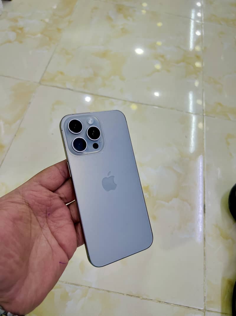 Apple iPhone 15 Pro Max 0