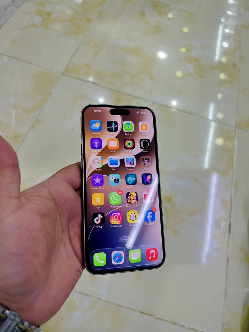 Apple iPhone 15 Pro Max 3