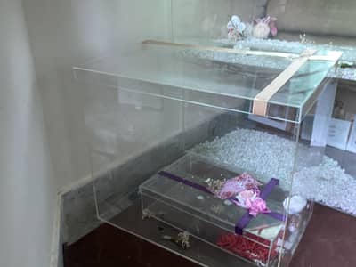 Bari r jehaz k saman k liey Acrylic boxes r cloth displeased baskets