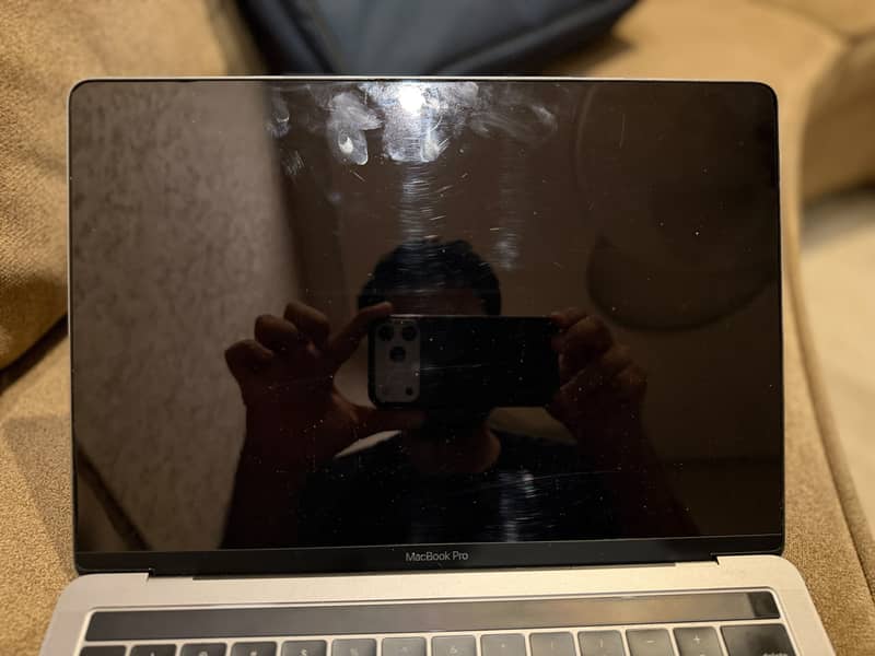 macbook pro excellent condition 3