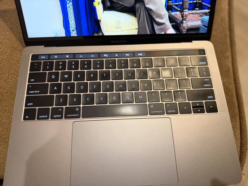 macbook pro excellent condition 4