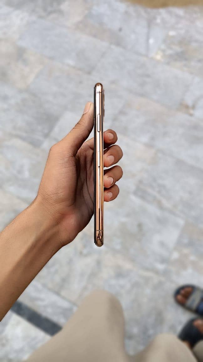 Apple iPhone 11 Pro Max 1