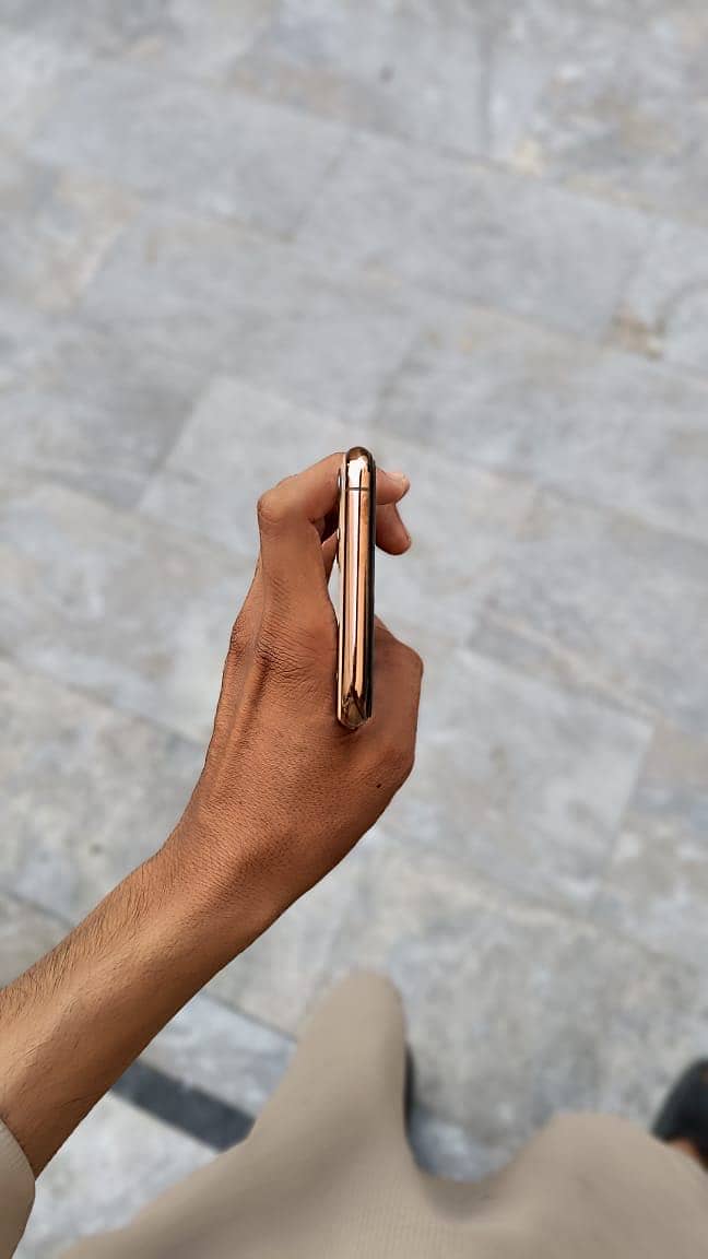 Apple iPhone 11 Pro Max 4