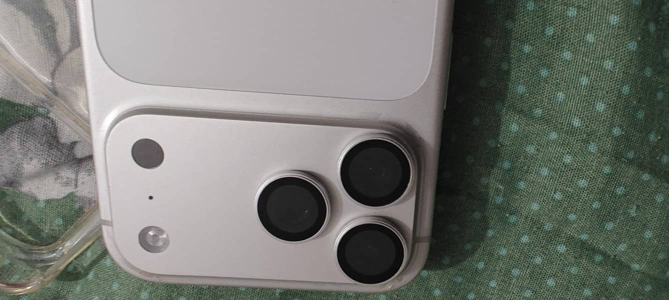 Apple iPhone 17 Pro Max 1