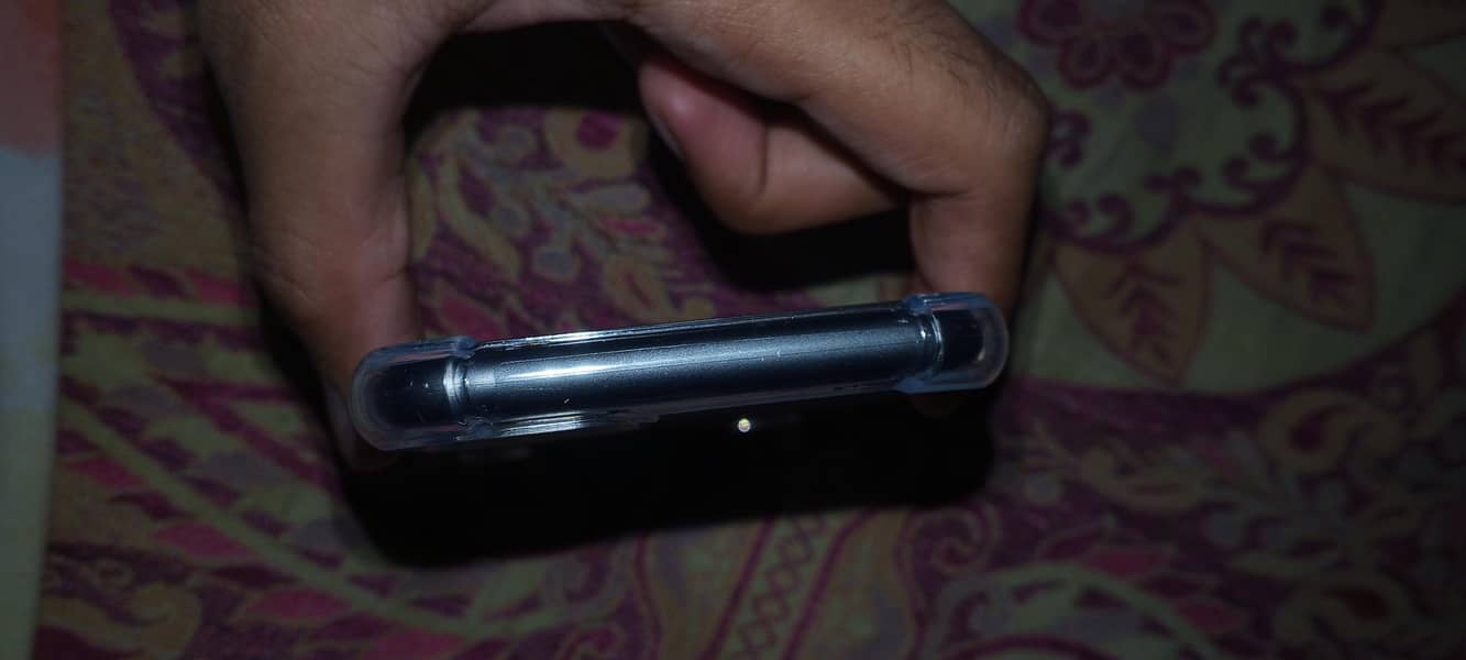 Apple iPhone 11 4
