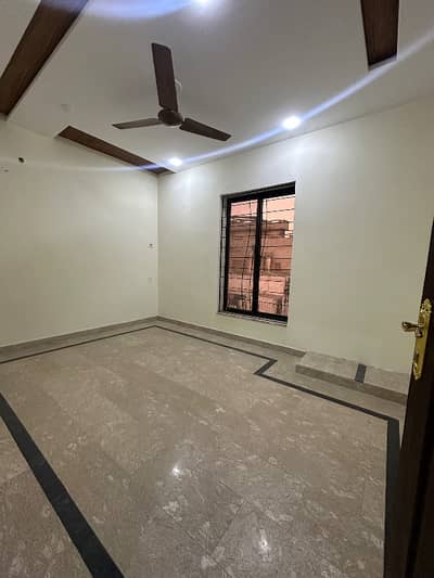 2ND FLOOR ROOM FOR RENT
