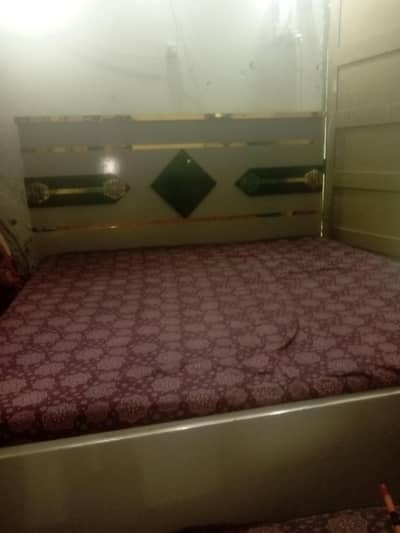 Wooden Queen Size Bed with Mattress