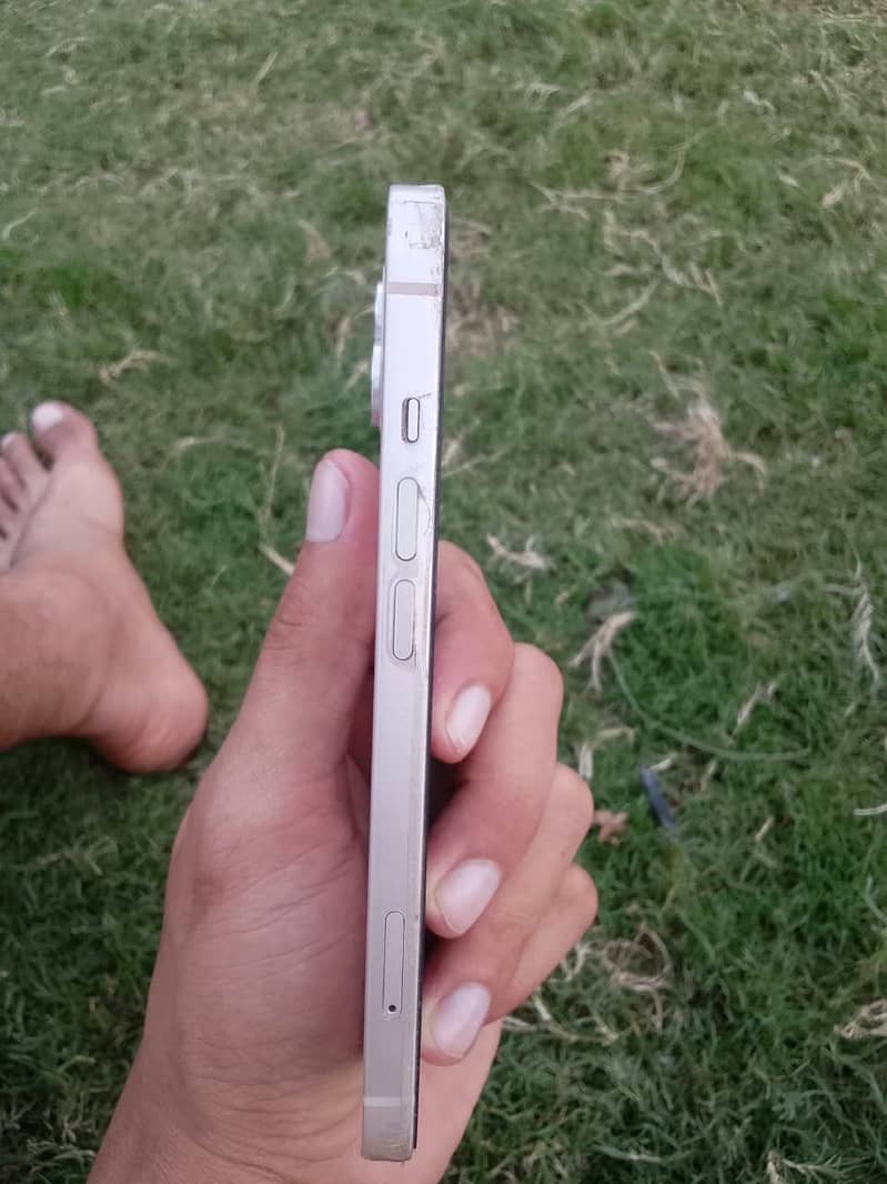 Apple iPhone 13 5