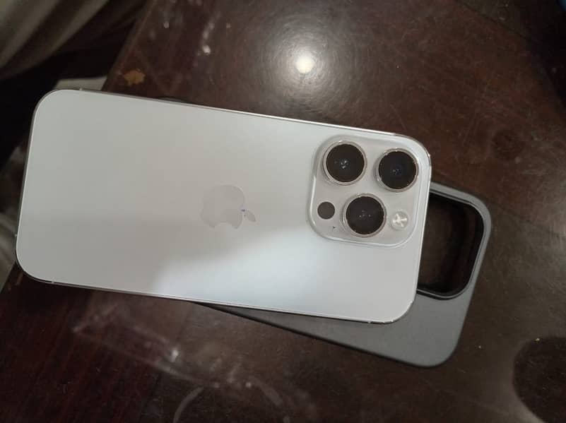 Apple iPhone 14 Pro 0