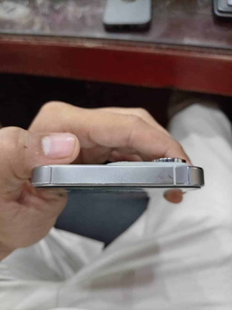 Apple iPhone 14 Pro 2