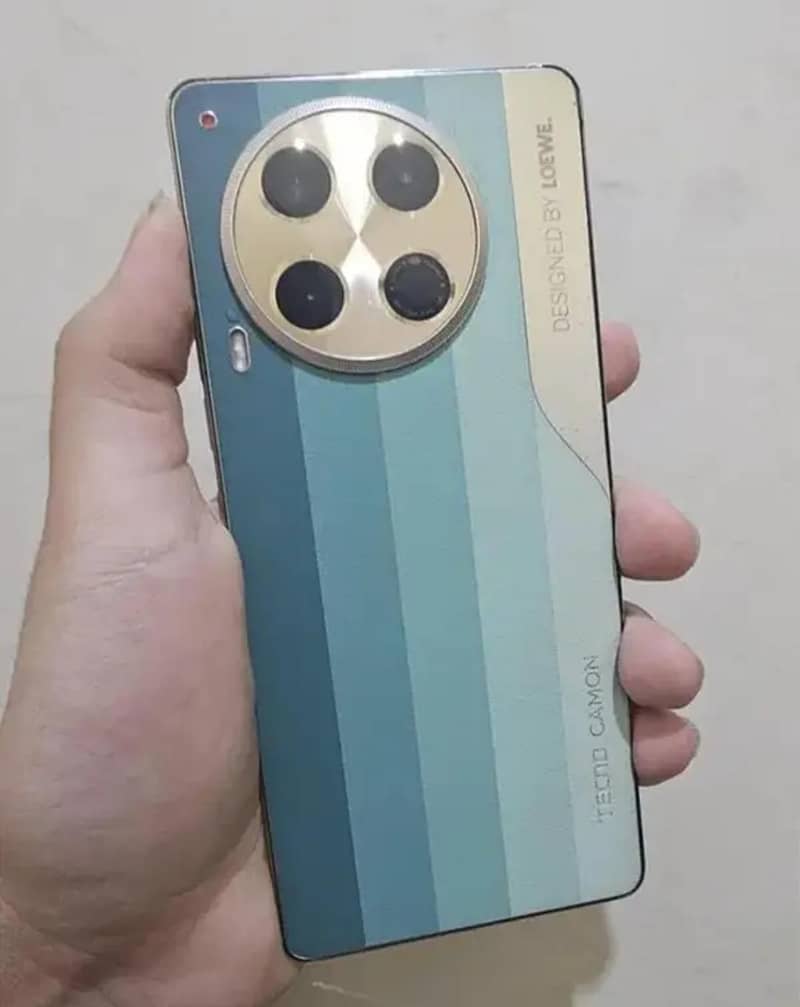 Tecno CAMON 30 1