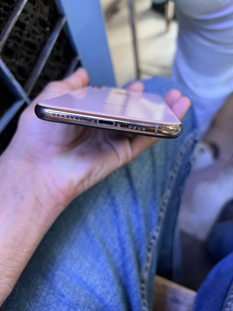 iPhone XS Max 4