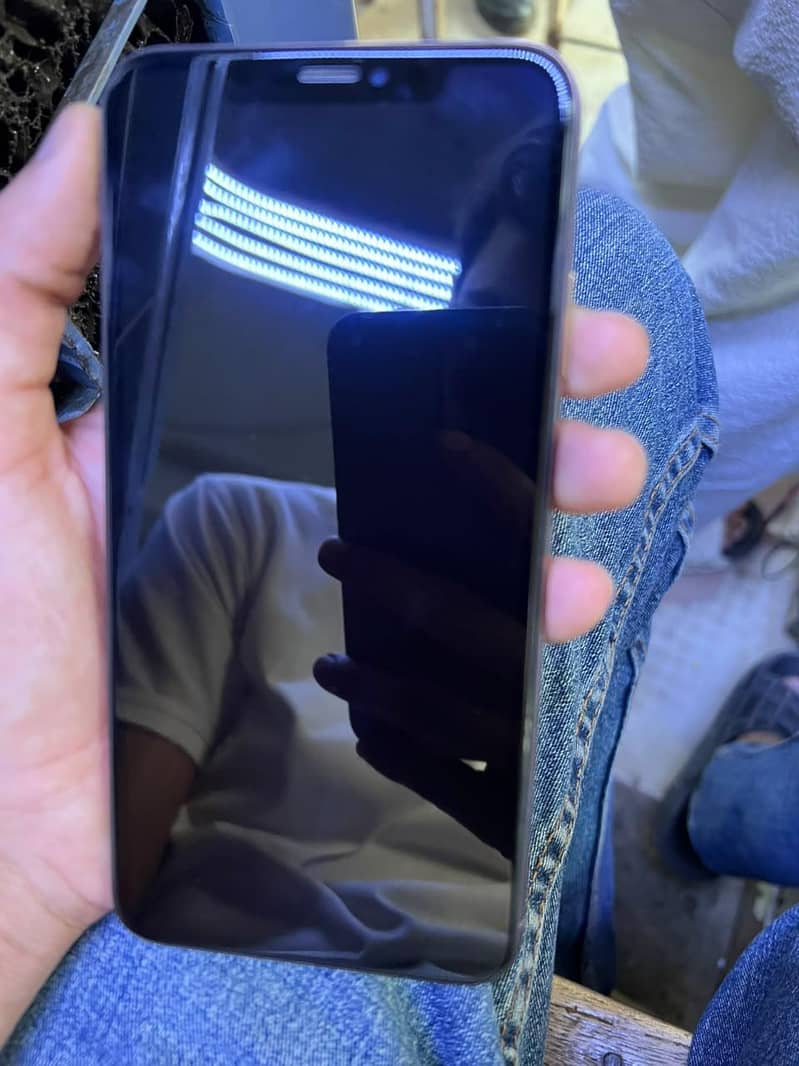 iPhone XS Max 5
