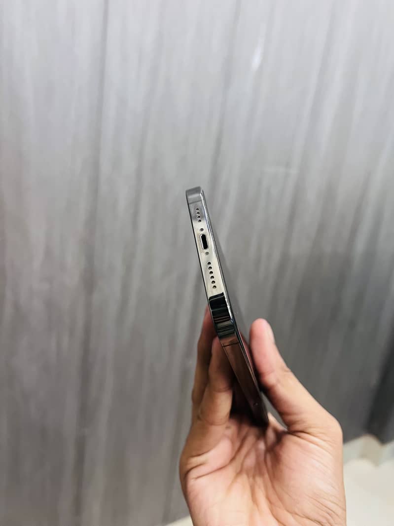 Apple iPhone 12 Pro Max 4