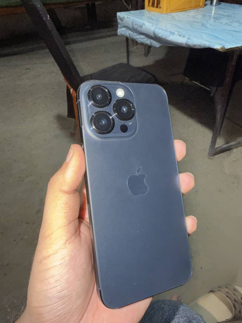Apple iPhone 15 Pro Max 2