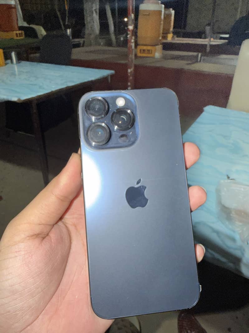Apple iPhone 15 Pro Max 3