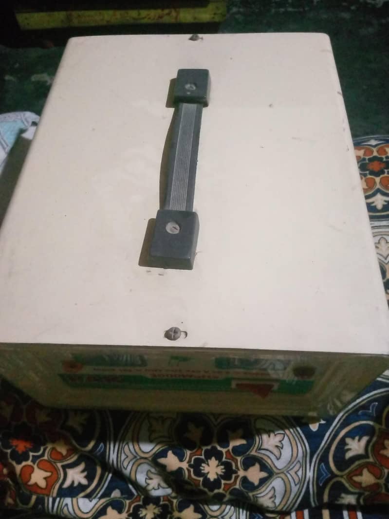 Stablizer 10/10 condition 3000watt 1