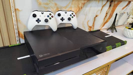 Xbox One 1TB with 16 Games – Excellent Condition and 2 controller