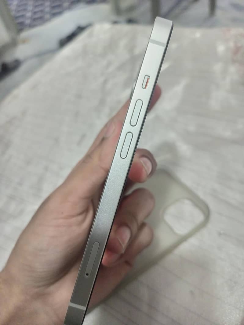 Apple iPhone 13 3