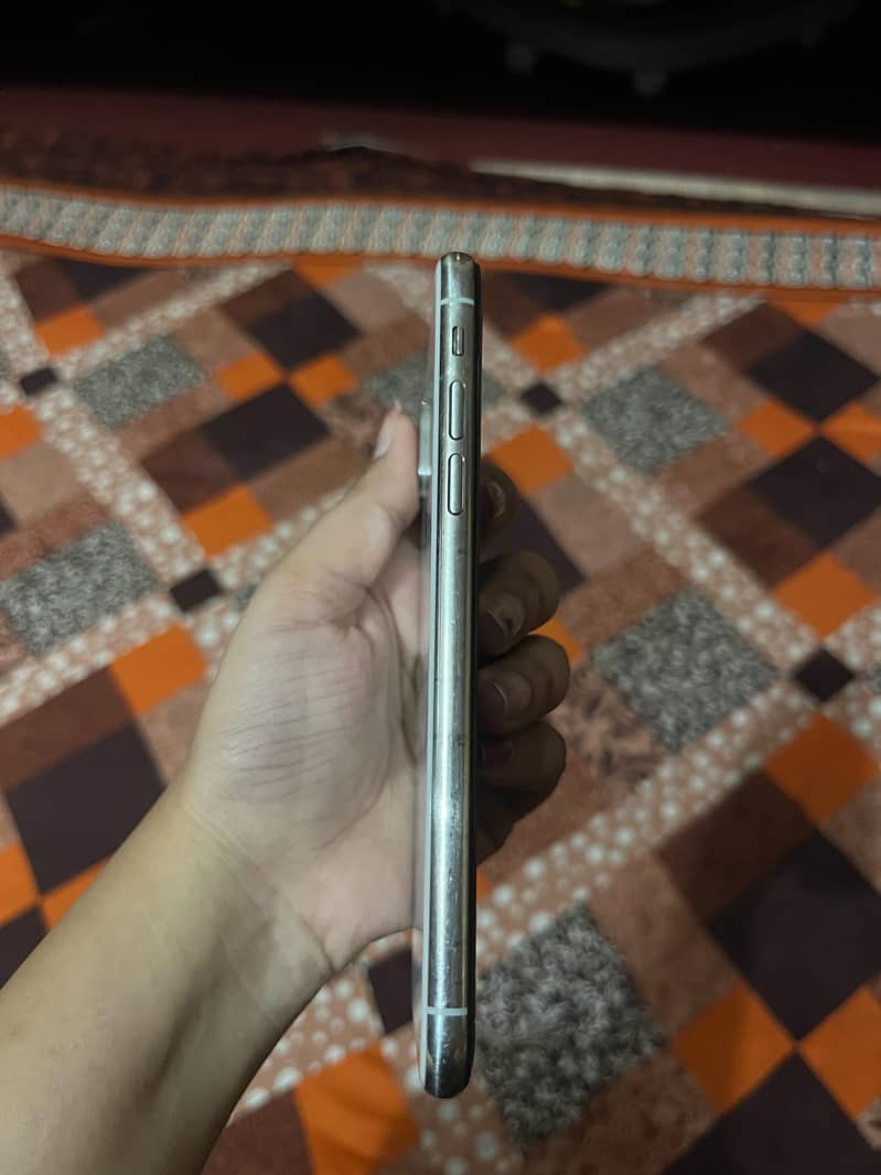 Apple iPhone X 5