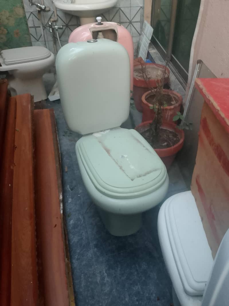 bathroom comode 0