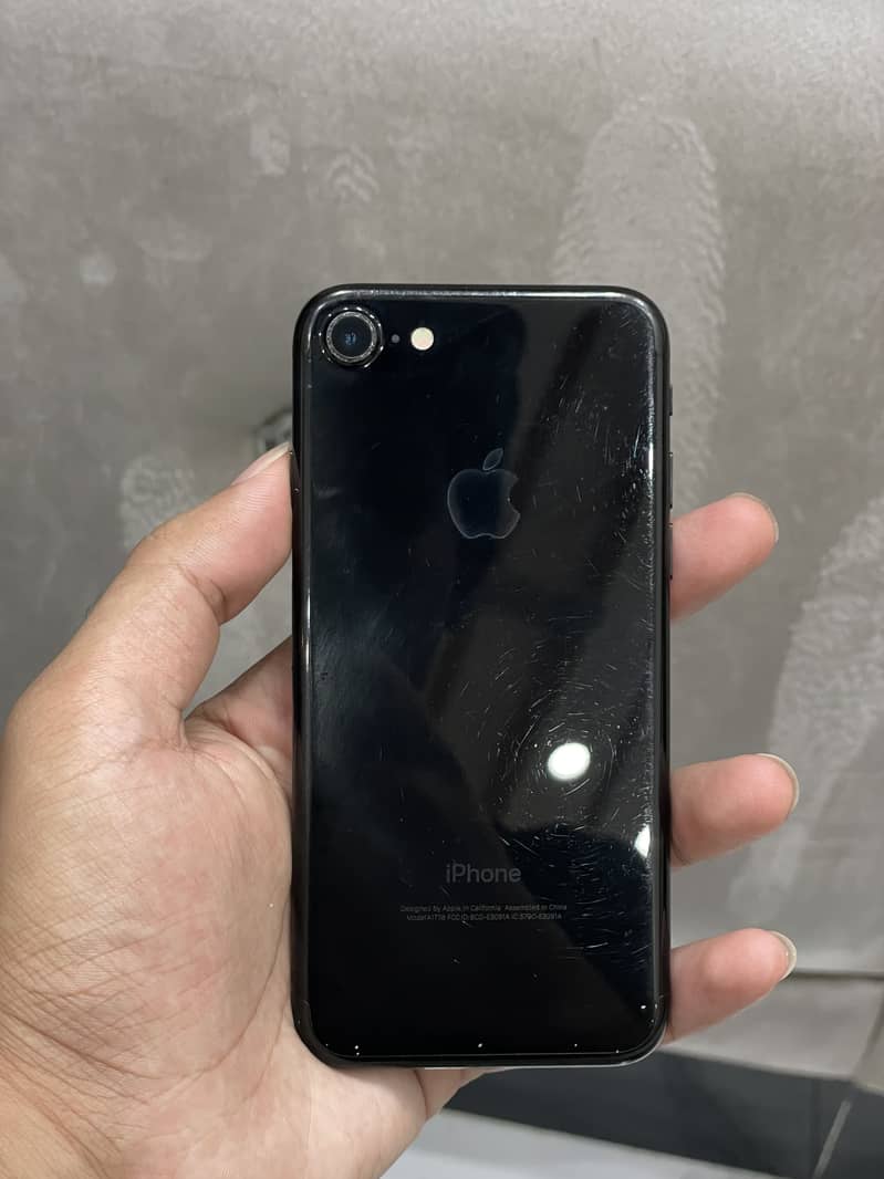 Apple iPhone 7 2