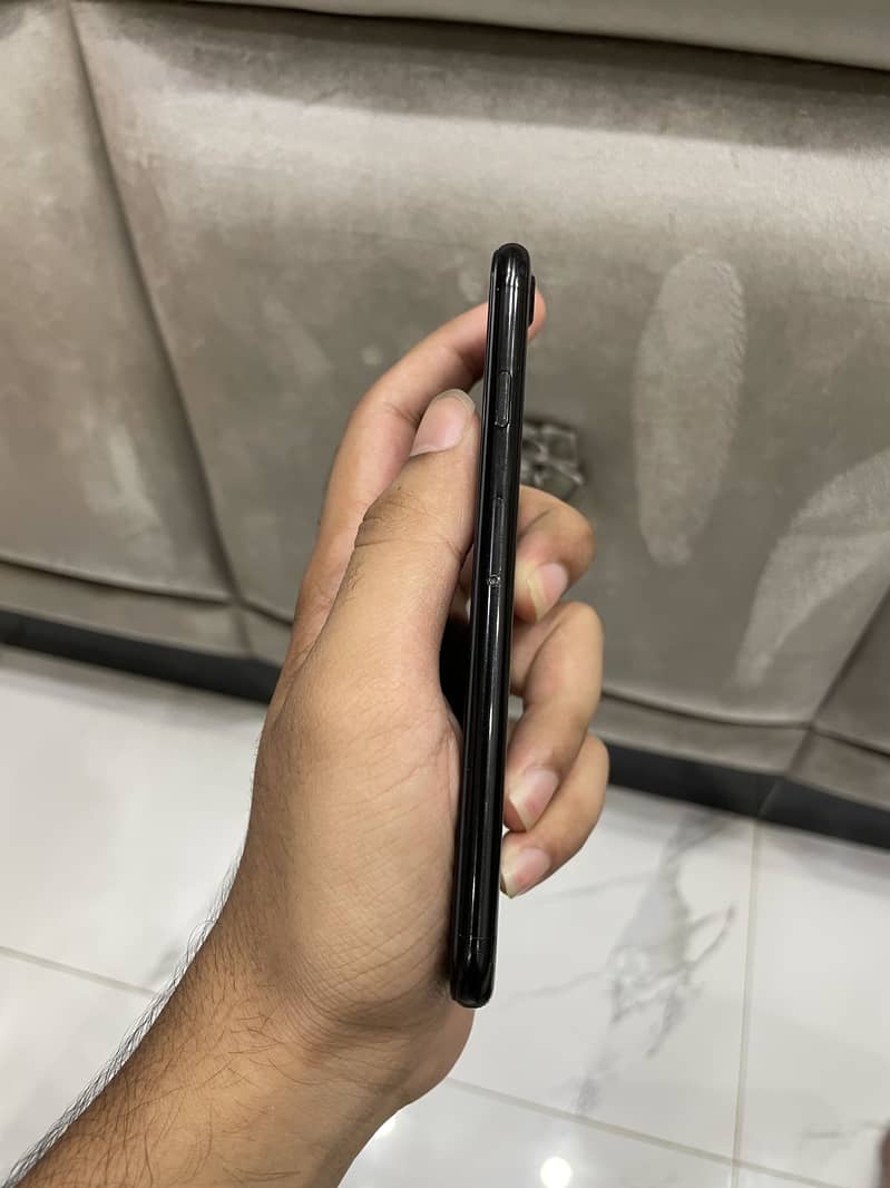 Apple iPhone 7 3