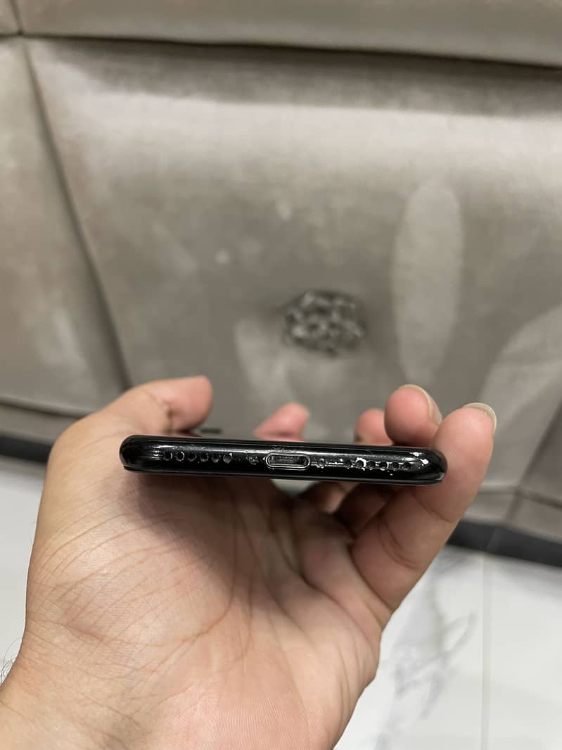 Apple iPhone 7 4