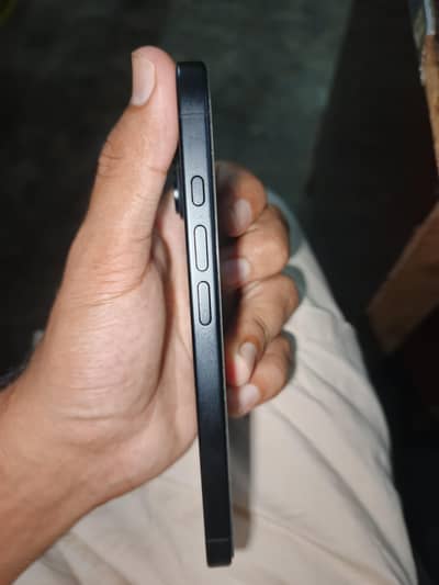 Apple iPhone 16