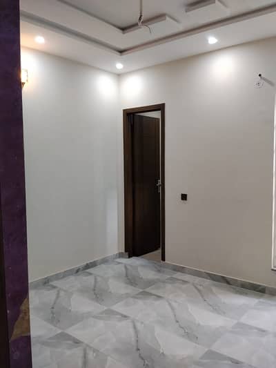5marla upper portion available for rent in jubilee town Lahore