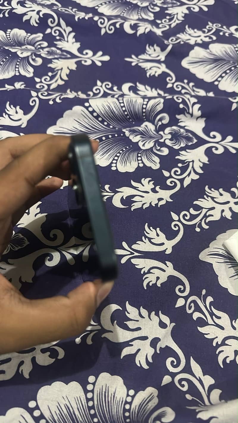 Apple iPhone 13 3