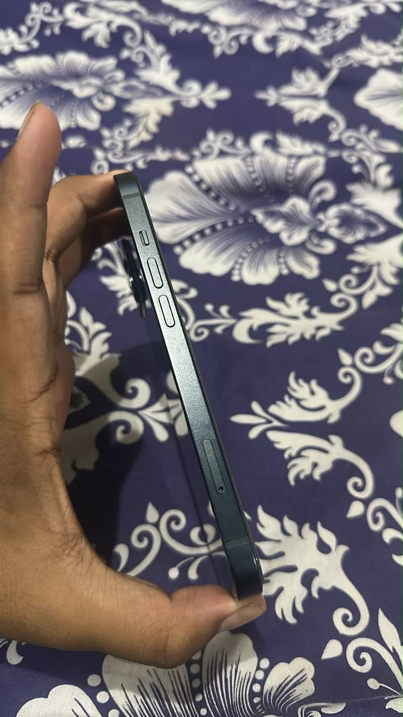 Apple iPhone 13 4