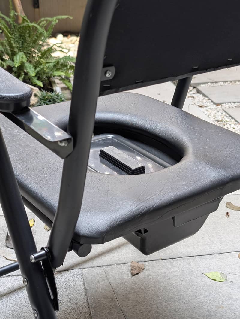 Commode Seat 2