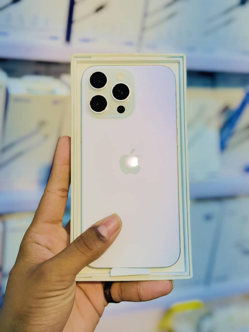 Apple iPhone 16 Pro Max 0