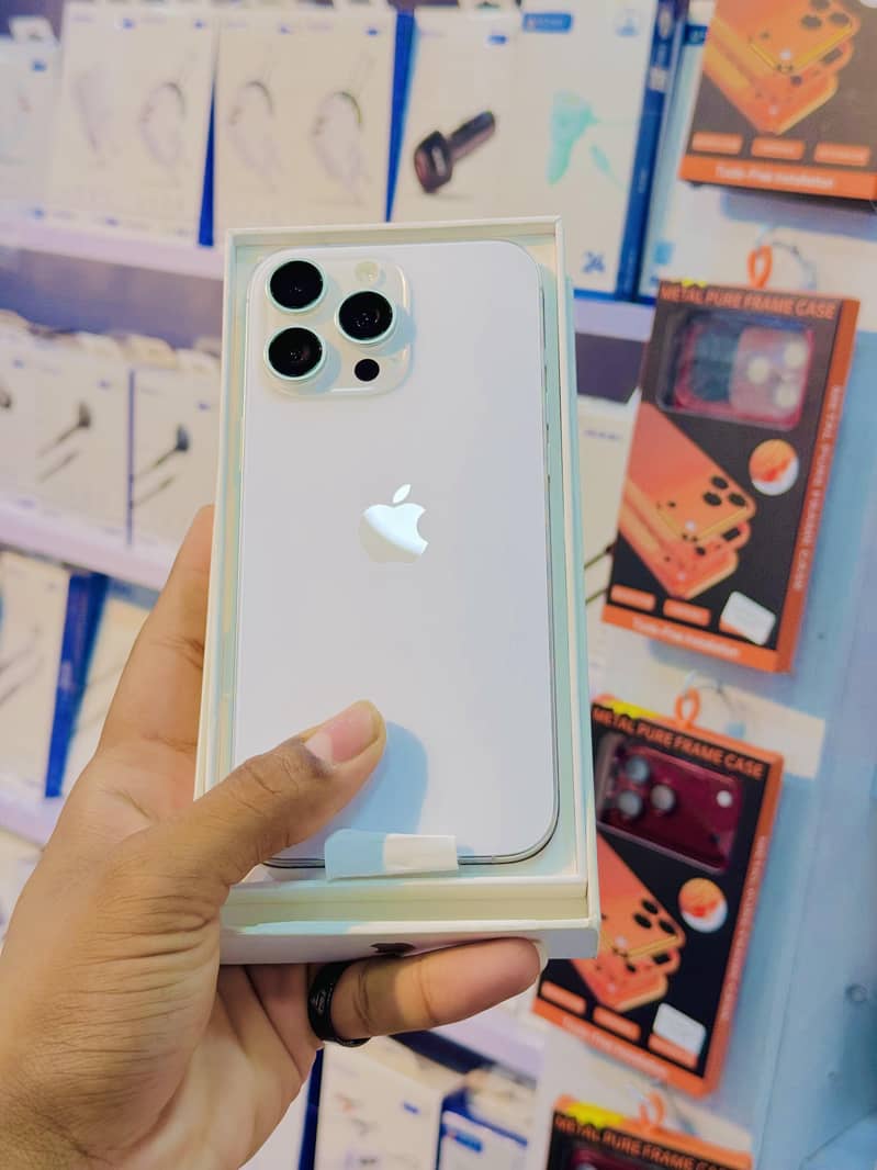 Apple iPhone 16 Pro Max 1