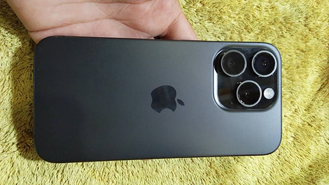 Apple iPhone 15 Pro 3