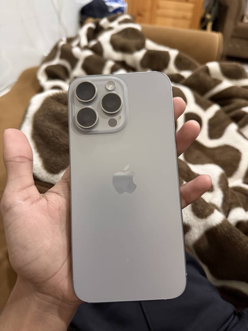 Apple iPhone 15 Pro Max 2