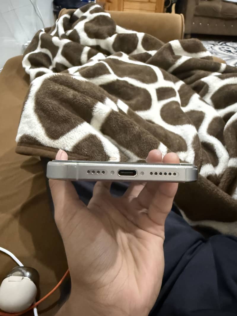 Apple iPhone 15 Pro Max 6