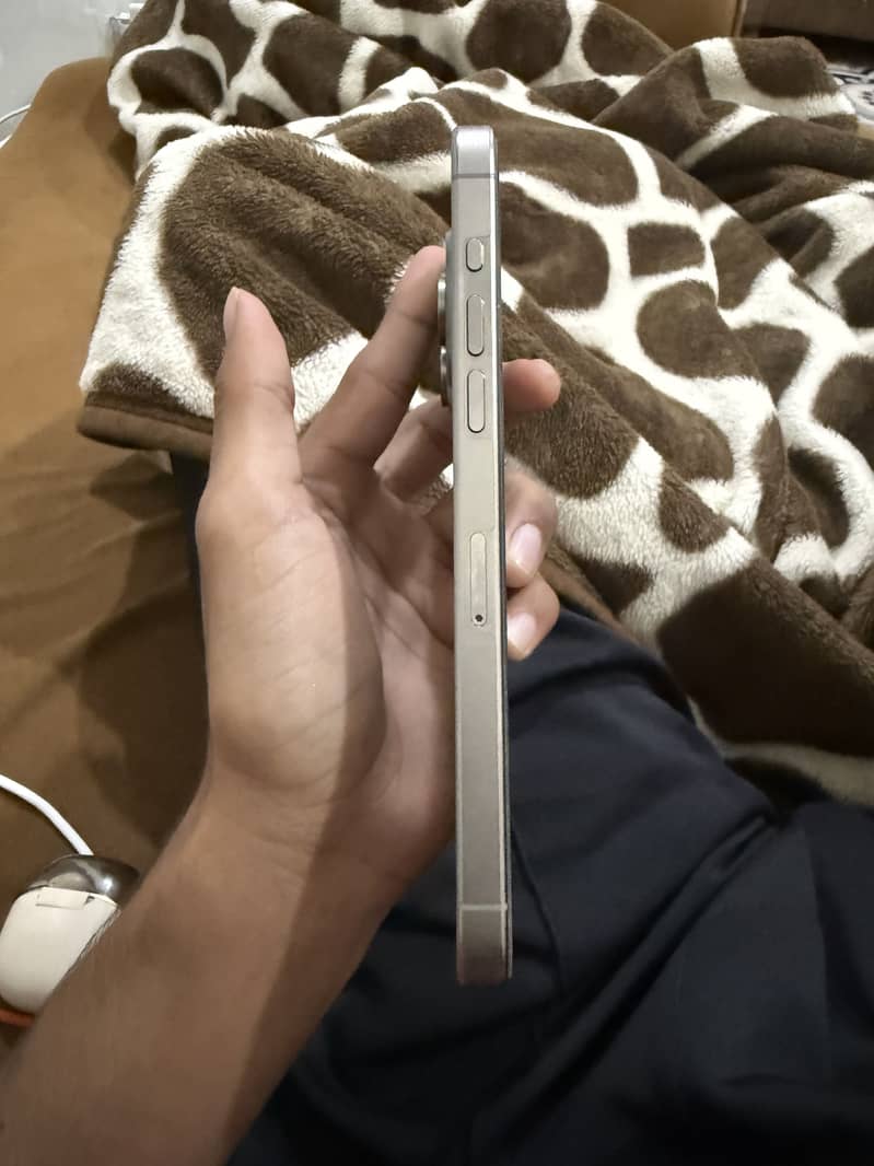 Apple iPhone 15 Pro Max 7
