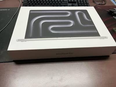 MacBook Pro M5 or Max or 16inch Box Pack