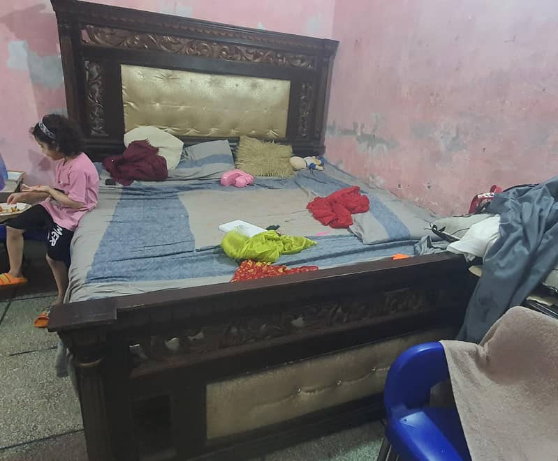 Bed, Side tables and dressing 1