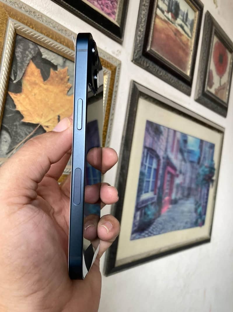Apple iPhone 13 2