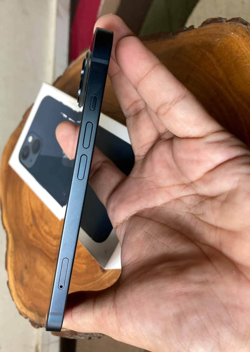 Apple iPhone 13 3